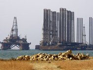 Нефтяные платформы в Каспийском море. Фото: Антон Денисов/РИА "Новости"