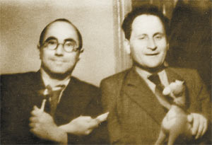 Ведущие научные сотрудники Института химфизики Я. Б. Зельдович и Д. А. Франк-Каменецкий, когда-то начинавшие в институте как лаборанты, на институтском новогоднем празднике. Москва, 1947 год.