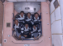 Первый экипаж Международной космической станции в полете. Фото РКК Энергия им. С.П.Королева