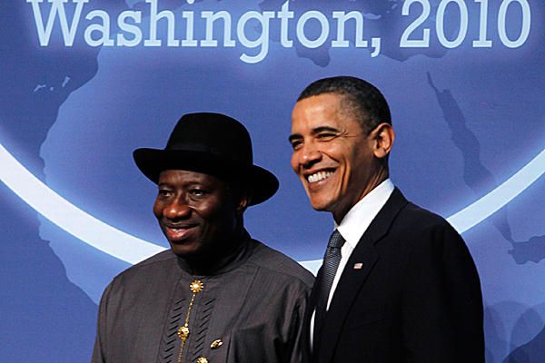 Гудлак Джонатан и Барак Обама. Фото yeyeolade.files.wordpress.com