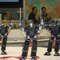 Презентация андроидных роботов (Фото Ильи Карпюка)