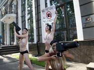 Акция FEMEN у посольства Грузии в Украине