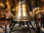 Акция FEMEN в Соборе Парижской Богоматери