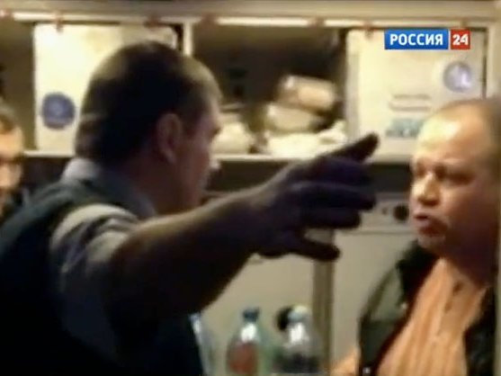 Сергей Кабалов препирается со стюардами
Кадр с телефона актрисы Алены Полькиной 