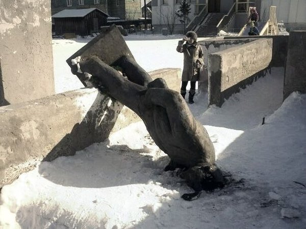 Памятник Ленину в селе Верхневилюйск