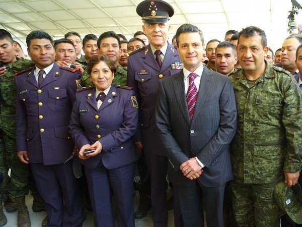 Президент Мексики Энрике Пенья Ньето в Национальный день армии