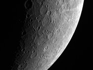 Поверхность Меркурия. Изображение получено автоматической станцией Messenger 23 апреля 2013 г. Фото: NASA