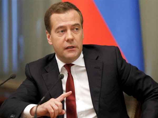 Пассажирам поездов запретили выбрасывать окурки из окон