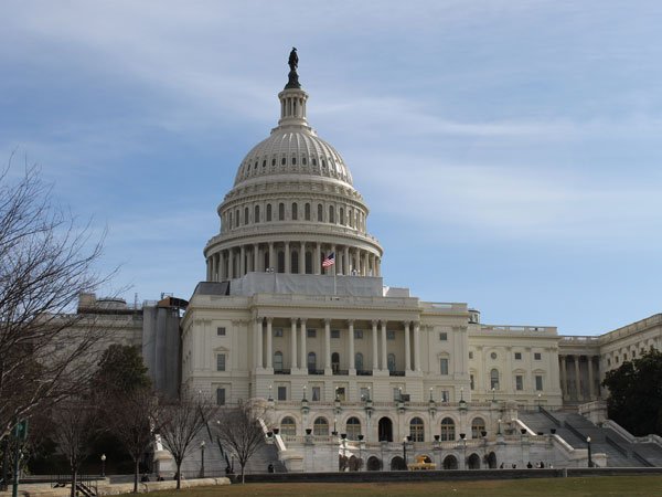 Американские сенаторы создают независимую комиссию для расследования кибератак