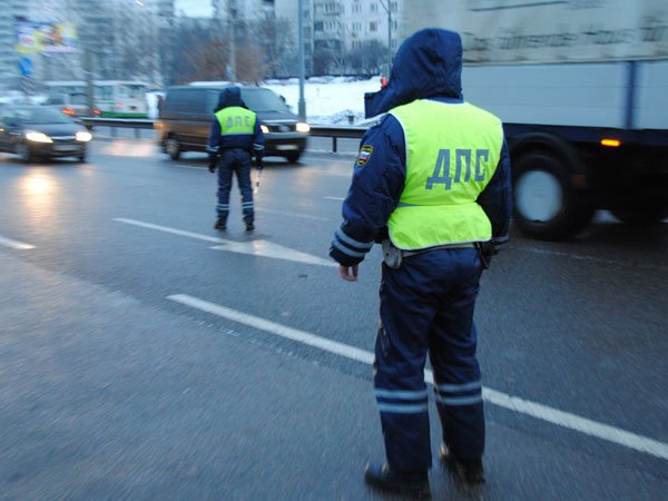 В Новгороде работники ГИБДД сломали протез водителю-инвалиду