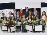 Фотография на память - стипендиаты и члены жюри конкурса L'Oreal-UNESCO