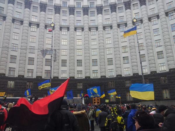 Демонстранты у здания правительства Украины