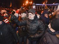 Арсений Яценюк во время столкновений на улице Грушевского