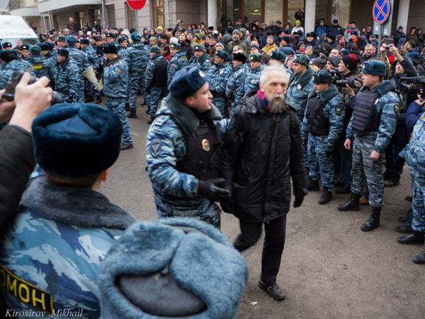 Фото Михаила Киросирова. Задержание академика РАН В.А. Васильева, 20 февраля 2014 г.
