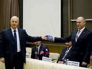 Представитель Федерации космонавтики России и Олег Артемьев