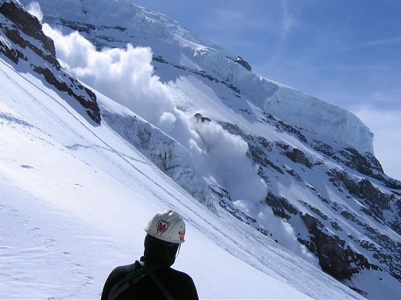 Лавина в Альпах накрыла туристов: один из двоих погибших — украинец