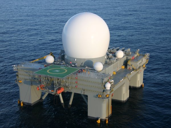 Плавучий радар системы ПРО США