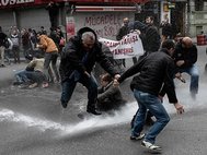 Разгон демонстрации 1 мая в Стамбуле