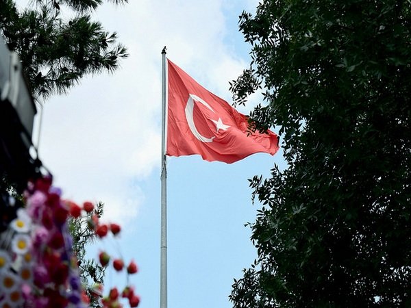 Парламент Турции снова продлил действие чрезвычайного режима Парламент Турции снова продлил действие чрезвычайного режима