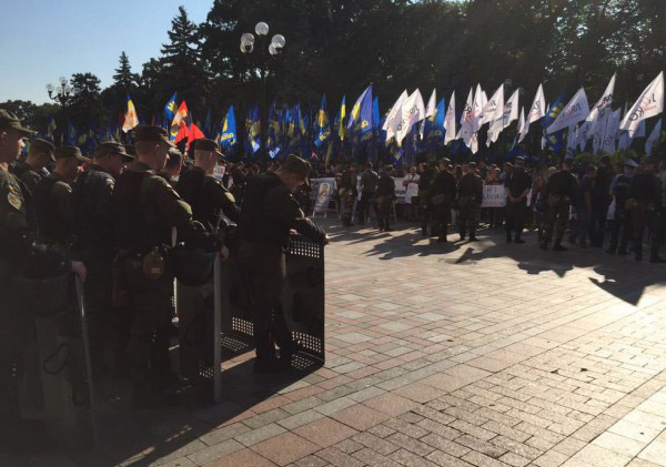 Митингующие у Верховной Рады