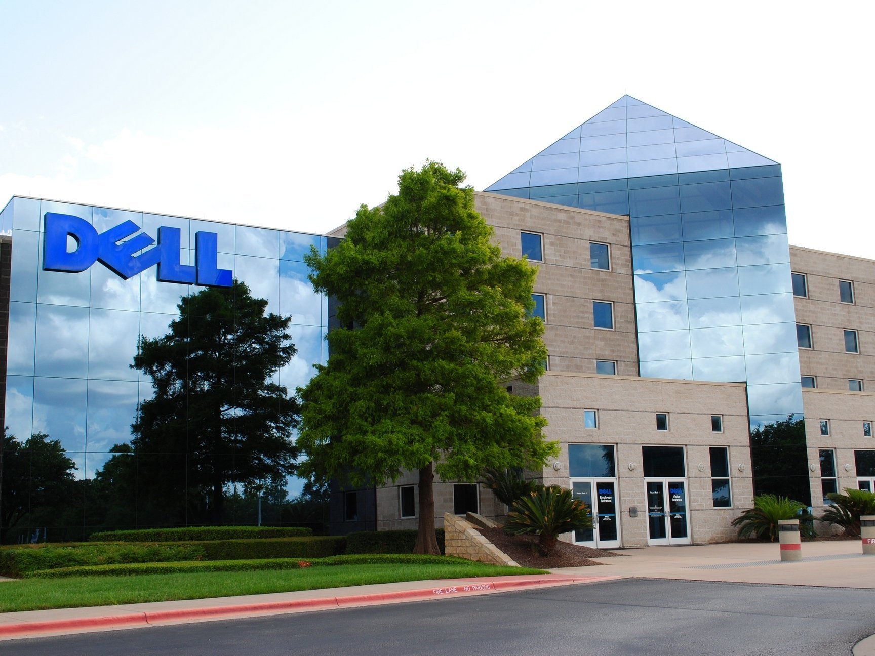 Dell вплотную подходит к сделке с EMC