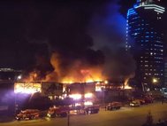 Пожар в здании авторынка в Новосибирске