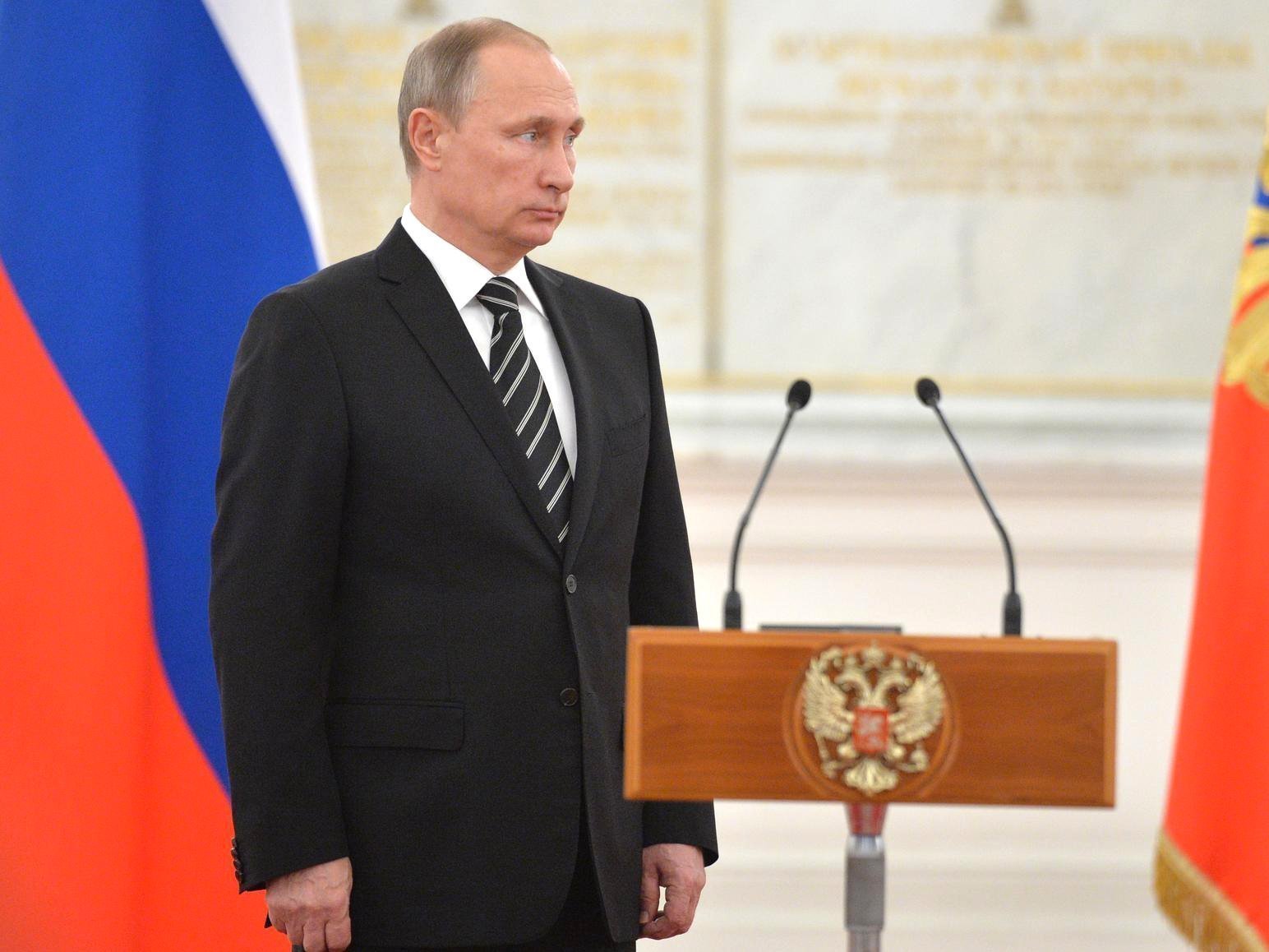 Путин не исключил теракт в качестве причины взрыва в метро Санкт-Петербурга Путин не исключил теракт в качестве причины взрыва в метро Санкт-Петербурга