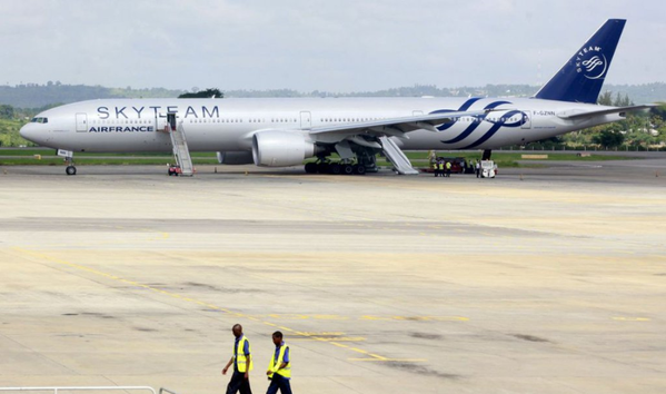 Самолет Air France после экстренной посадки