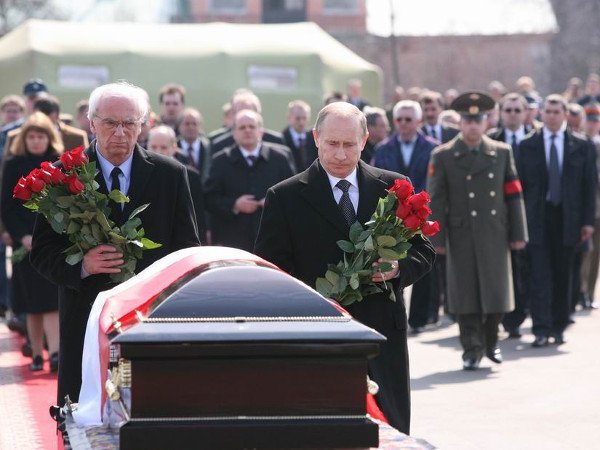 В Польше прошла эксгумация останков Леха Качиньского и его супруги