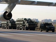  Выгрузка зенитных ракетных комплексов С-300 на авиабазе "Хмеймим". Ноябрь 2015 года