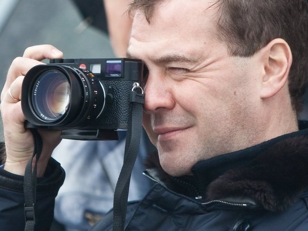 Дмитрий Медведев с фотоаппаратом