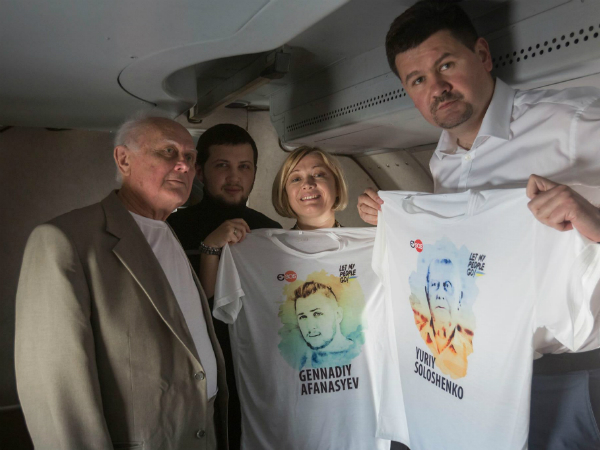 Юрий Солошенко и Геннадий Афанасьев перед вылетом на Украину