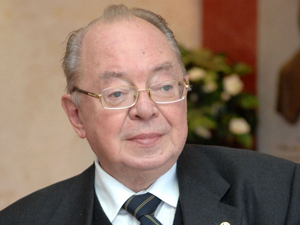 Николай Шмелев