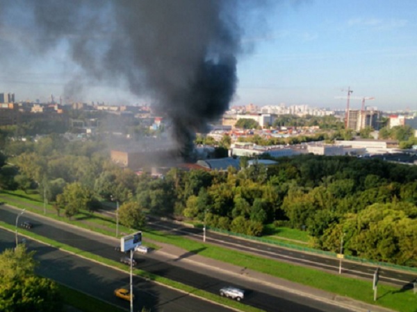 Пожар на Алтуфьевском шоссе в Москве.