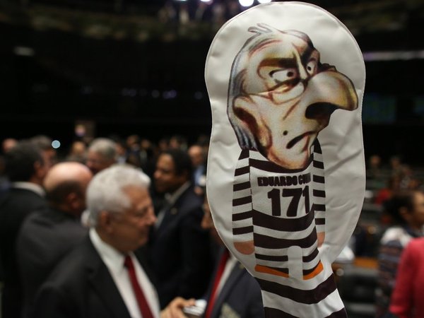 Карикатура на Эдуардо Кунью на заседании нижней палаты парламента Бразилии. 12 сентября 2016.