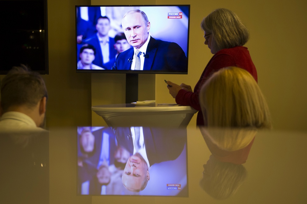 Песков: в процессе президентской кампании с электоратом будут работать и через Интернет Песков: в процессе президентской кампании с электоратом будут работать и через Интернет