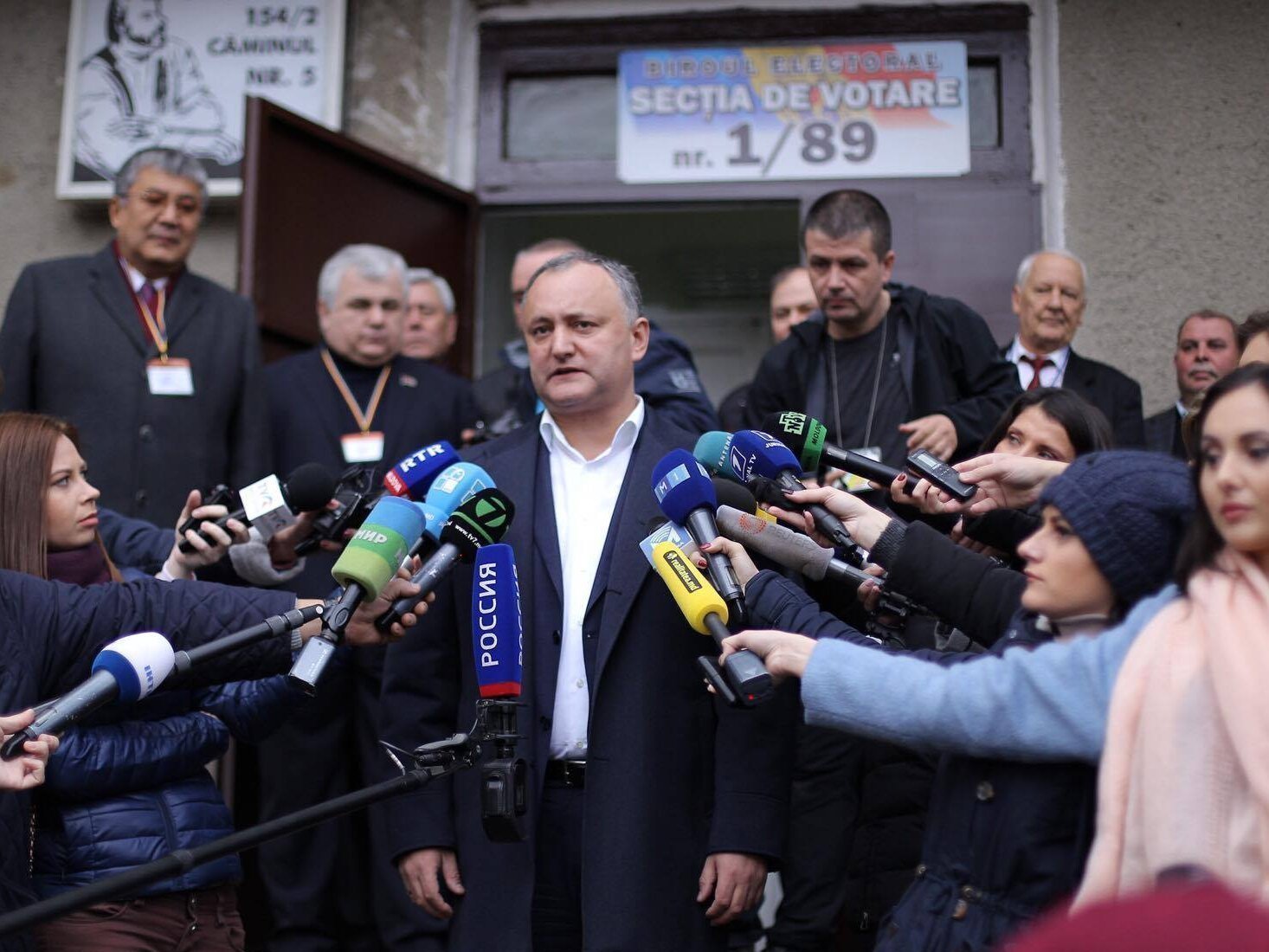 Президентом Болгарии стал оппозиционер Румен Радев, настроенный на разговор с Россией