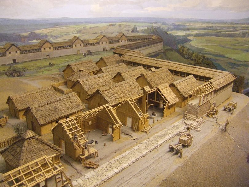 Реконструкция поселения Хойнебург в музее в Хундерзингене