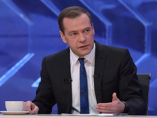 Медведев: «Дефицит вложений денег и паралич кредитов препятствуют экономическому росту» Медведев: «Дефицит вложений денег и паралич кредитов препятствуют экономическому росту»