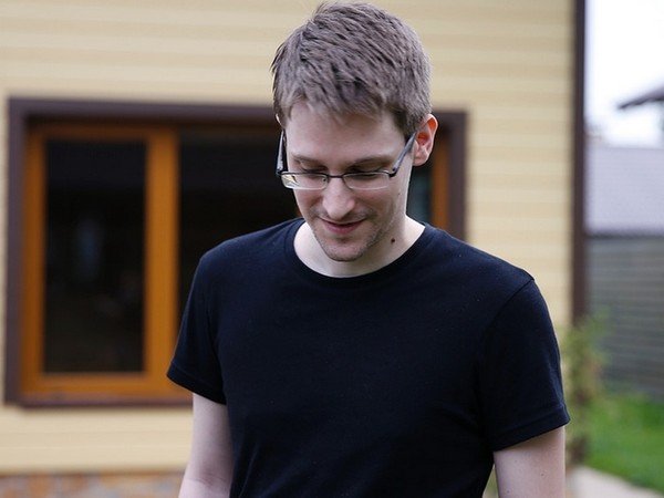 Адвокат опроверг возможный обмен Сноудена на Бута