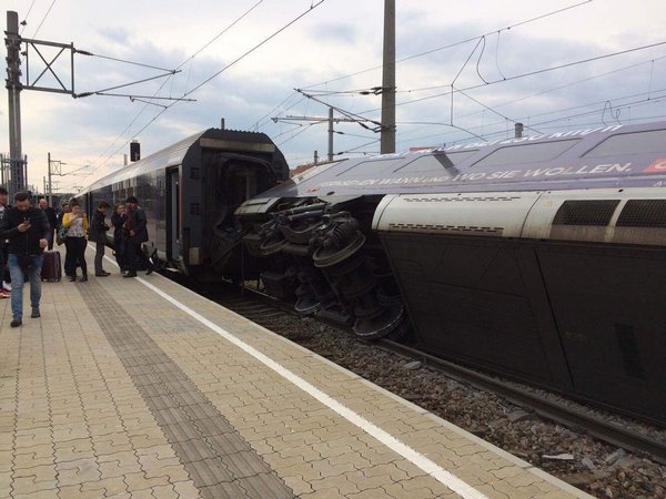 Авария двух пригородных поездов в Вене
