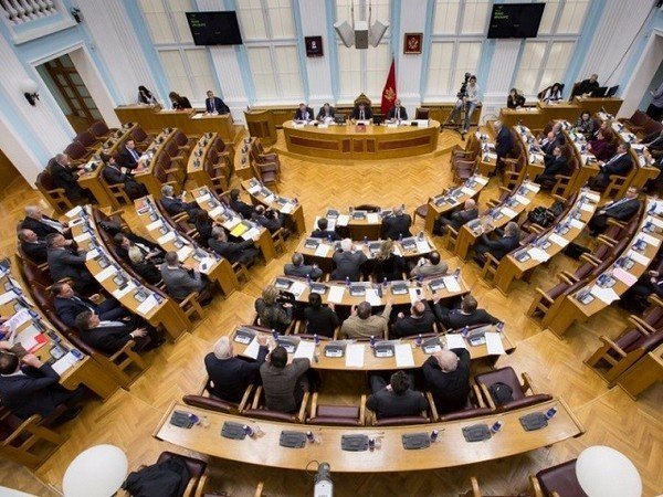 Единогласно: парламентарии Черногории поддержали вступление страны в НАТО