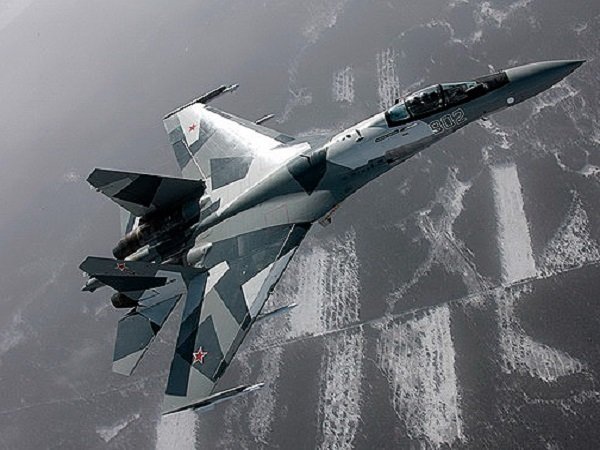 Су-35С отработали полеты на предельных высотах в Арктике