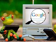 Фигурка лягушки с компьютером