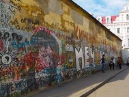 «Стена Цоя» на Арбате в Москве
