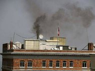 Дым над зданием Генконсульства РФ в Сан-Франциско