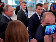 В.Путин на избирательном участке
