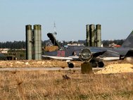 ЗРК С-400 "Триумф" обеспечивают безопасность группировки ВКС РФ в Сирии. 2015