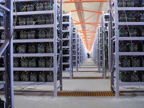 Сберегательный банк и майнеры криптовалют вызвали недостаток видеокарт в РФ Сберегательный банк и майнеры криптовалют вызвали недостаток видеокарт в РФ