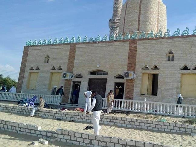 Число погибших взрыва в египетской мечети перевалило за 200 человек